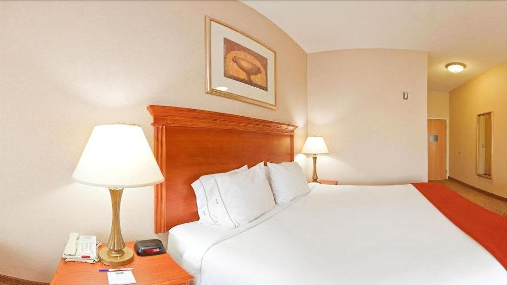 Holiday Inn Express Hotel & Suites Detroit-Utica By Ihg Екстер'єр фото