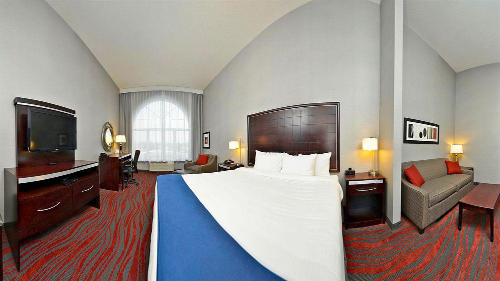 Holiday Inn Express Hotel & Suites Detroit-Utica By Ihg Екстер'єр фото