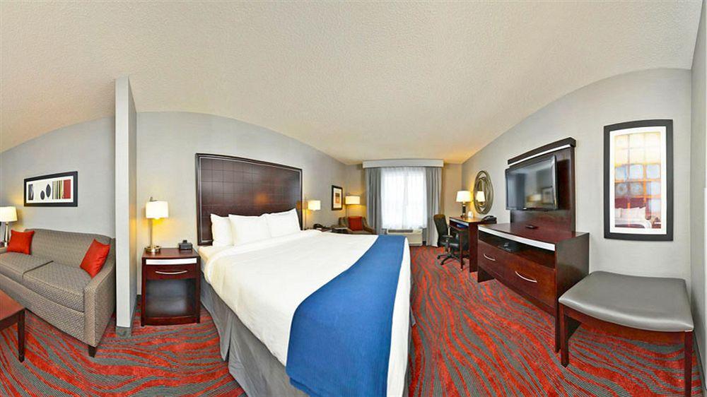 Holiday Inn Express Hotel & Suites Detroit-Utica By Ihg Екстер'єр фото