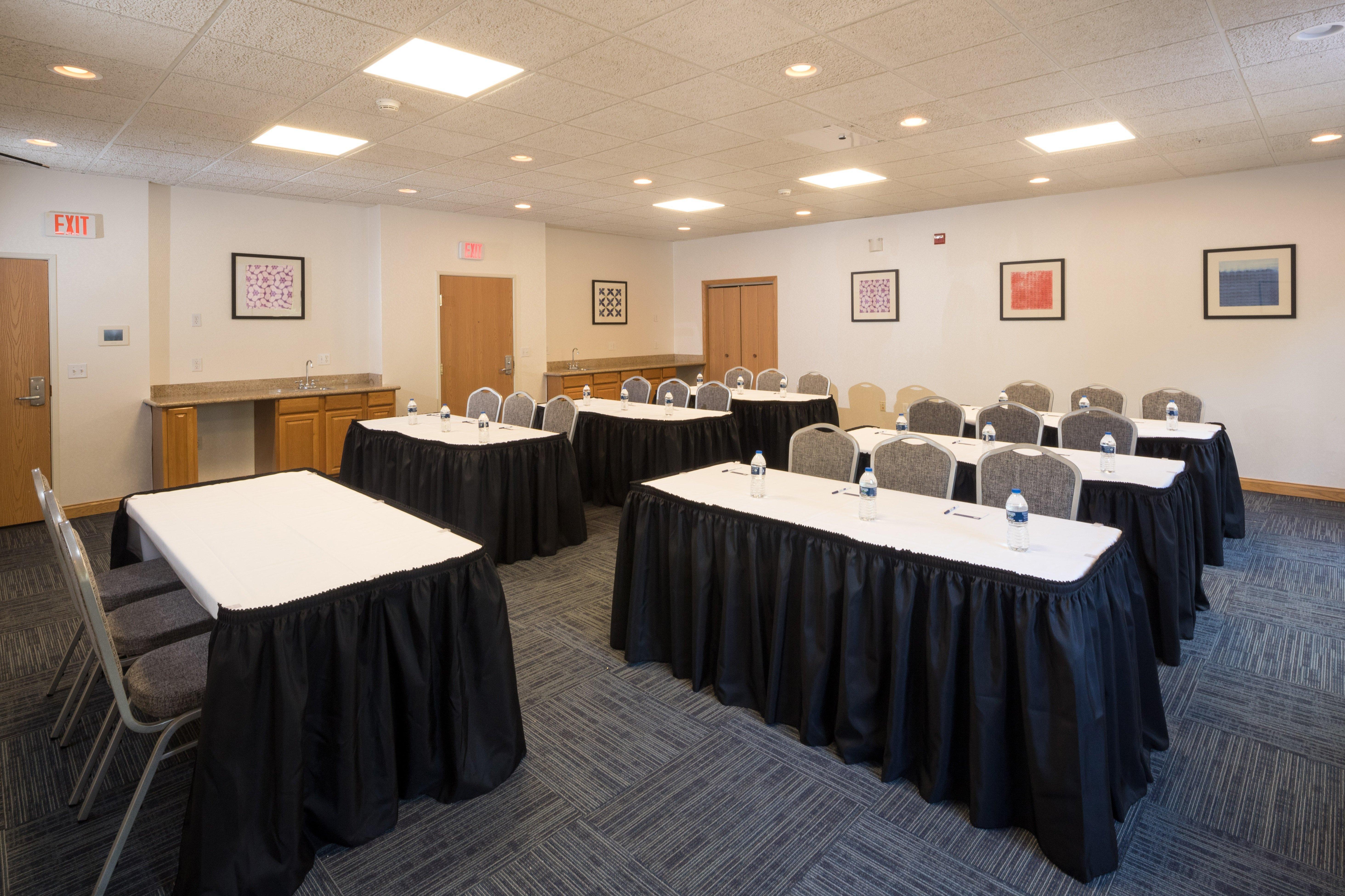 Holiday Inn Express Hotel & Suites Detroit-Utica By Ihg Екстер'єр фото