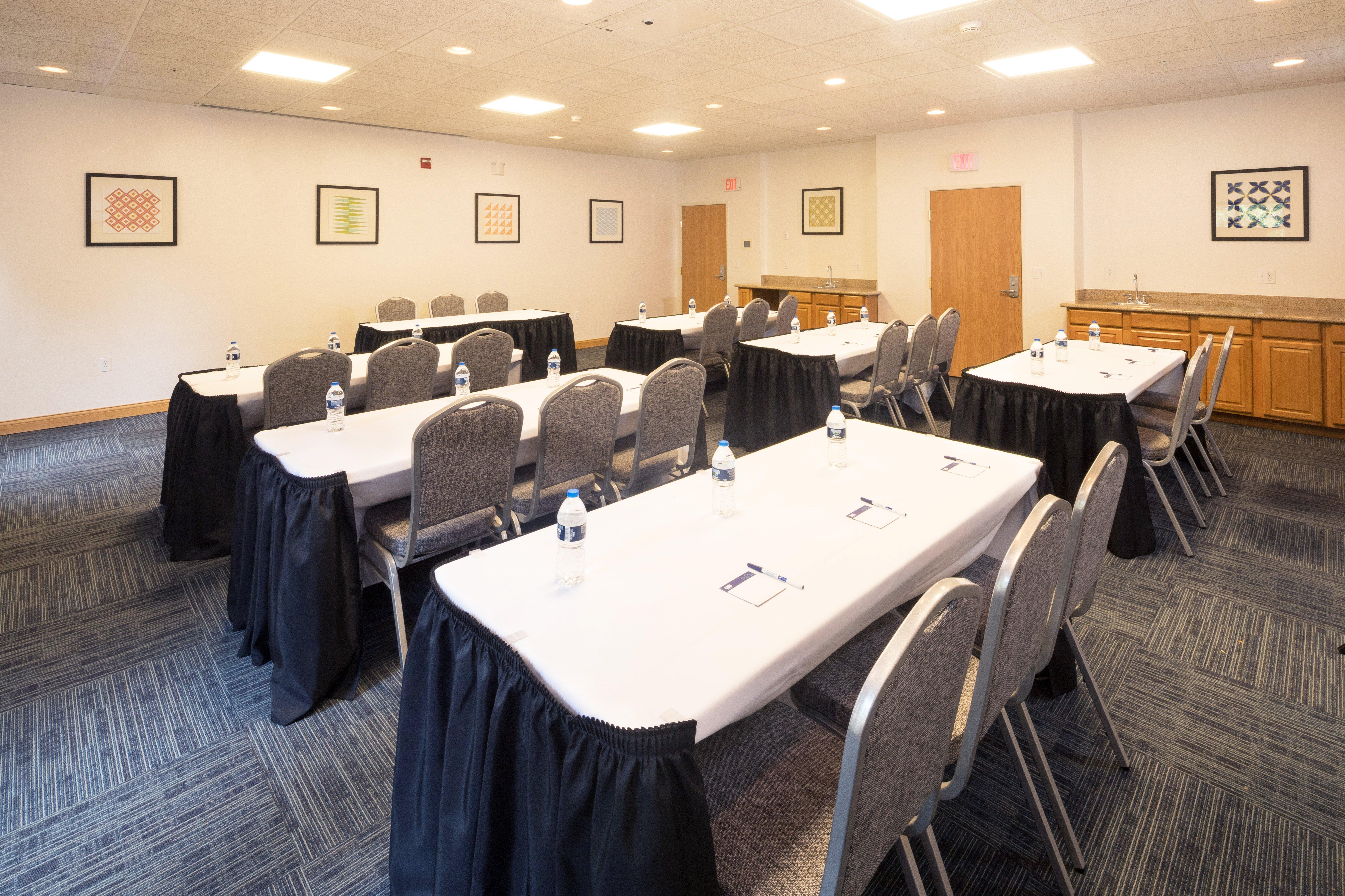 Holiday Inn Express Hotel & Suites Detroit-Utica By Ihg Екстер'єр фото
