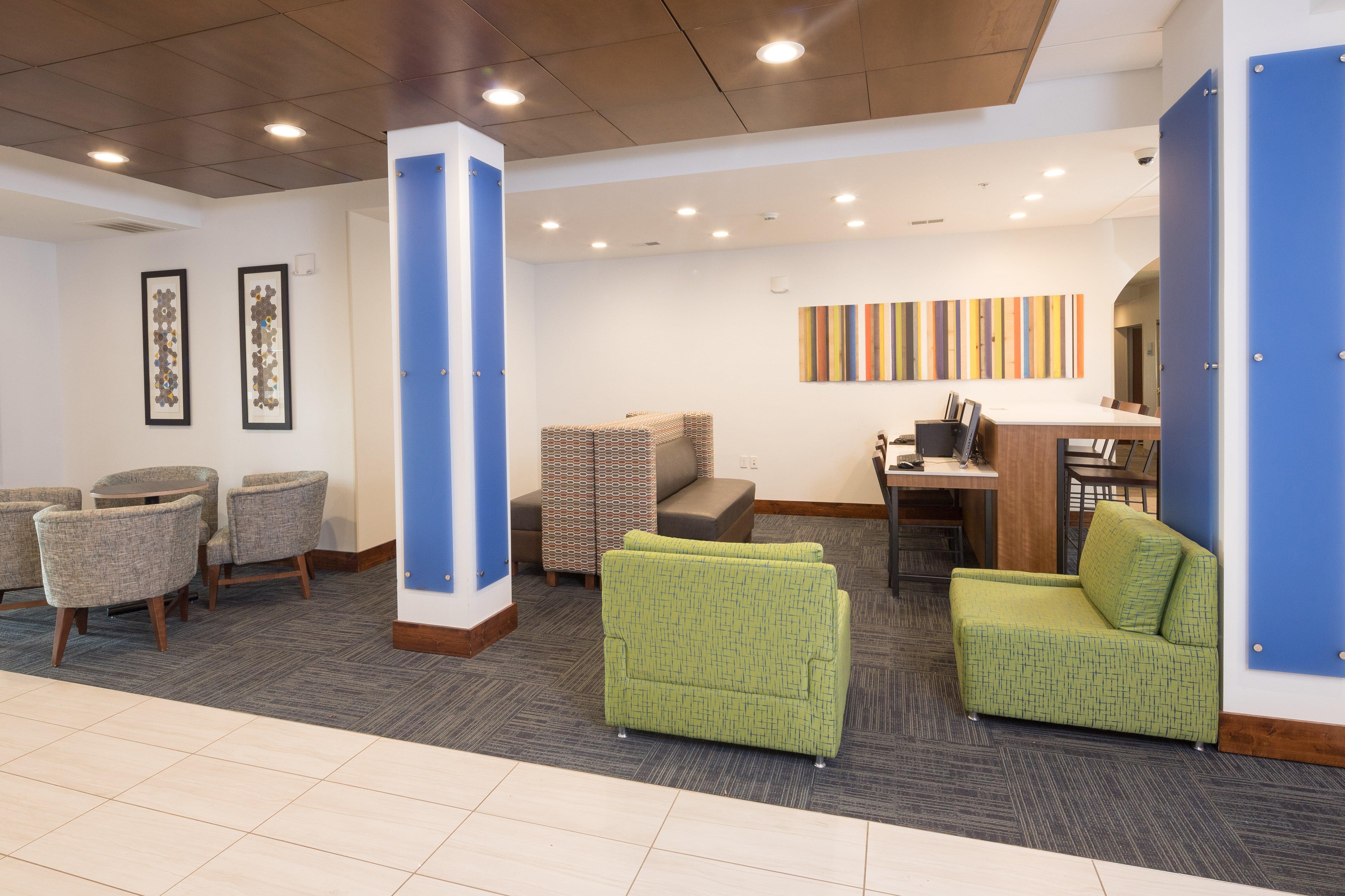 Holiday Inn Express Hotel & Suites Detroit-Utica By Ihg Екстер'єр фото