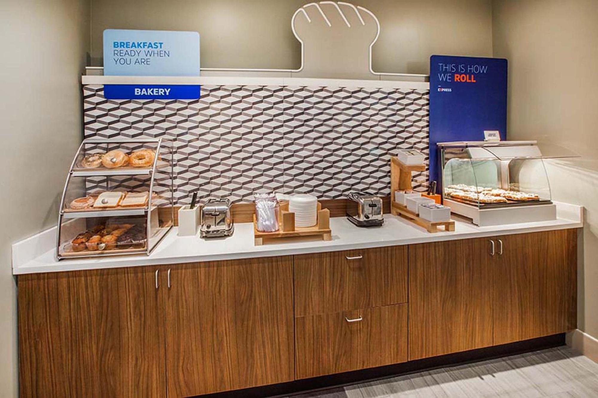Holiday Inn Express Hotel & Suites Detroit-Utica By Ihg Екстер'єр фото