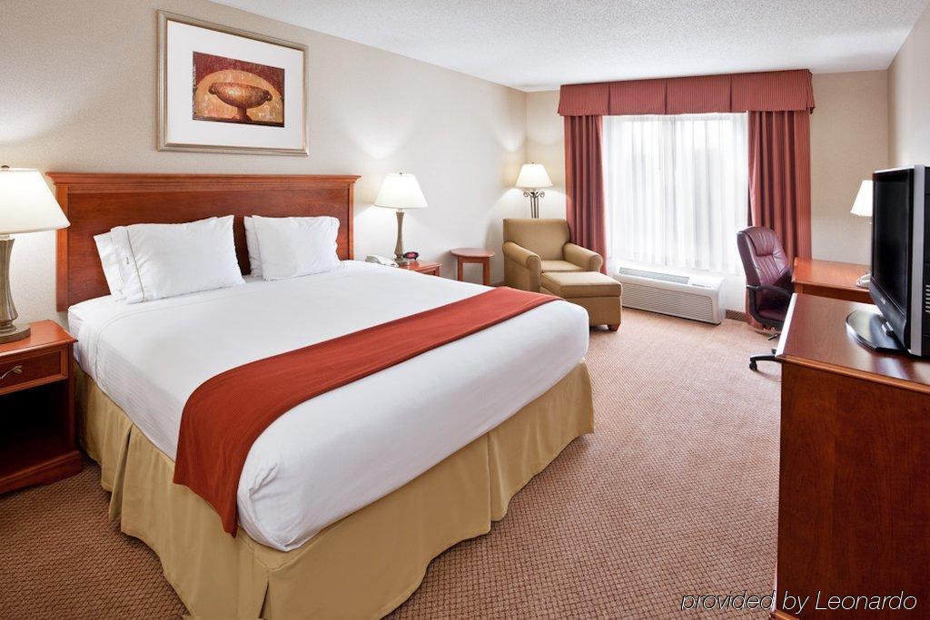 Holiday Inn Express Hotel & Suites Detroit-Utica By Ihg Екстер'єр фото