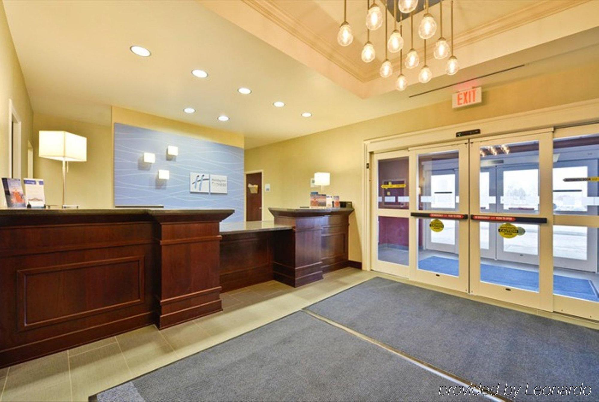 Holiday Inn Express Hotel & Suites Detroit-Utica By Ihg Екстер'єр фото