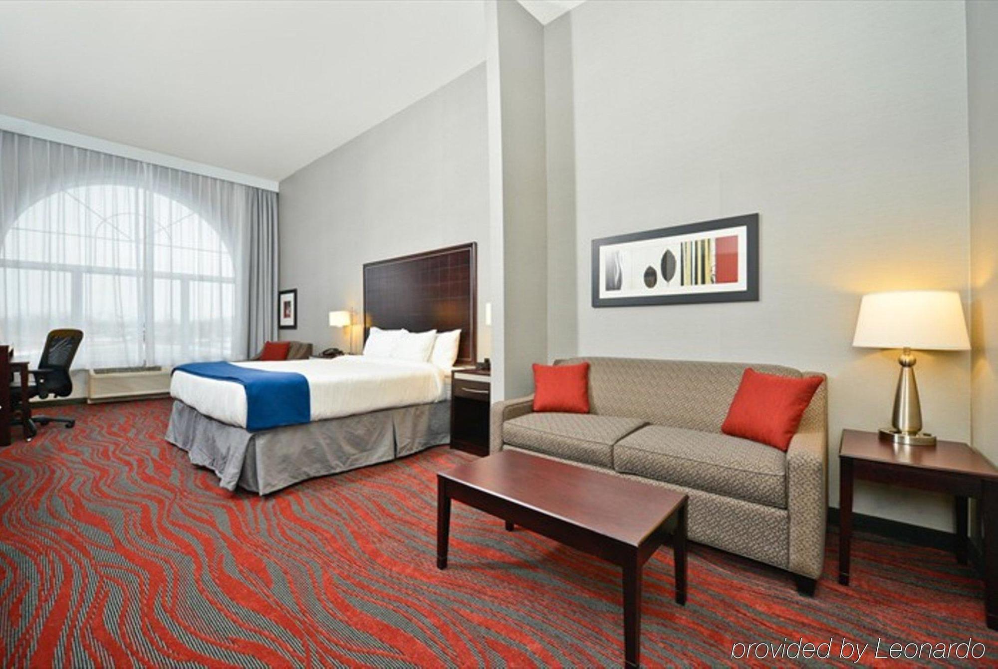 Holiday Inn Express Hotel & Suites Detroit-Utica By Ihg Екстер'єр фото