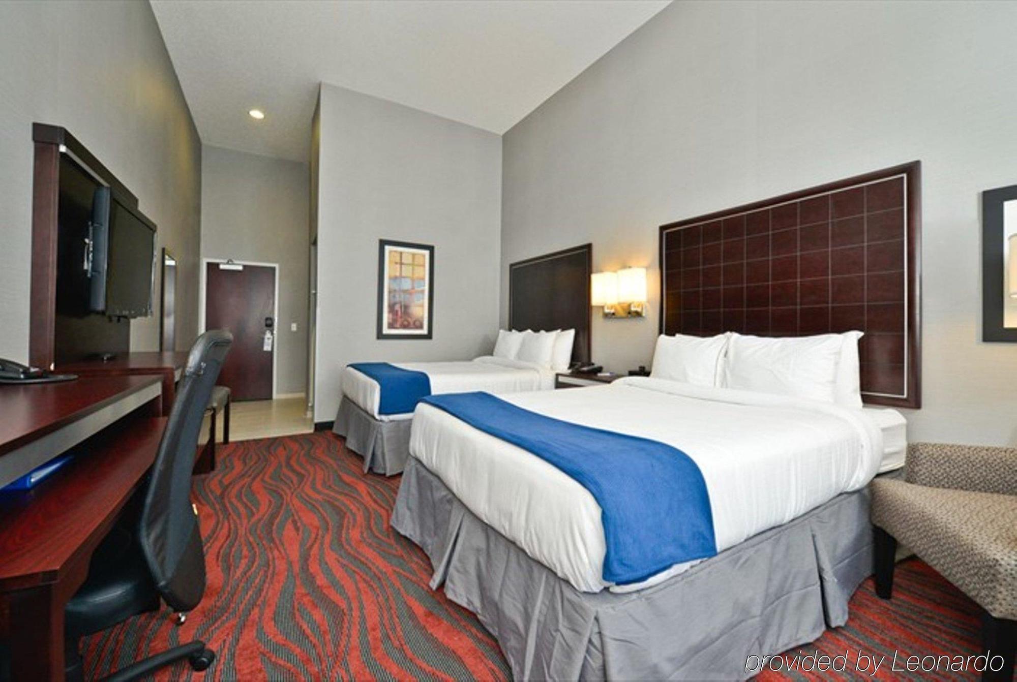 Holiday Inn Express Hotel & Suites Detroit-Utica By Ihg Екстер'єр фото