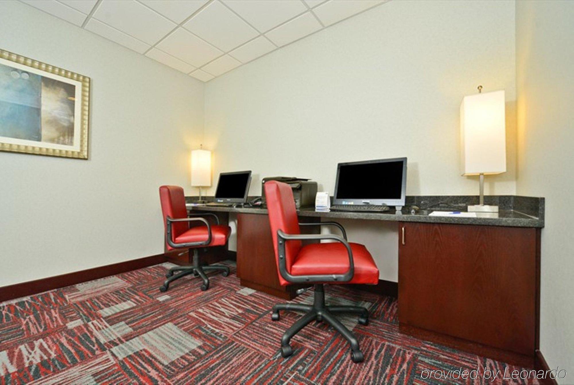 Holiday Inn Express Hotel & Suites Detroit-Utica By Ihg Екстер'єр фото