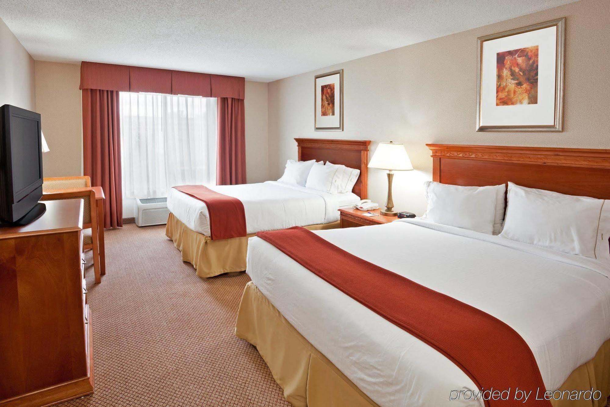 Holiday Inn Express Hotel & Suites Detroit-Utica By Ihg Номер фото